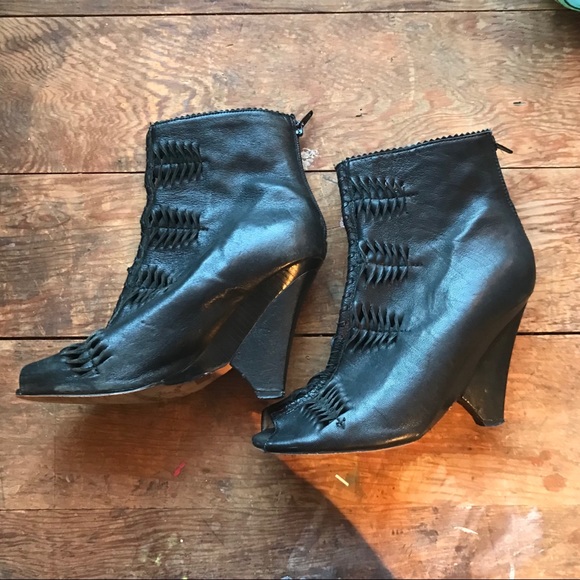 Sam Edelman Krosby Heeled Bootie - Picture 3 of 7